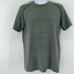 Lululemon‎ Men's Medium Find Your Focus Tee  Green Striped Live in Practice